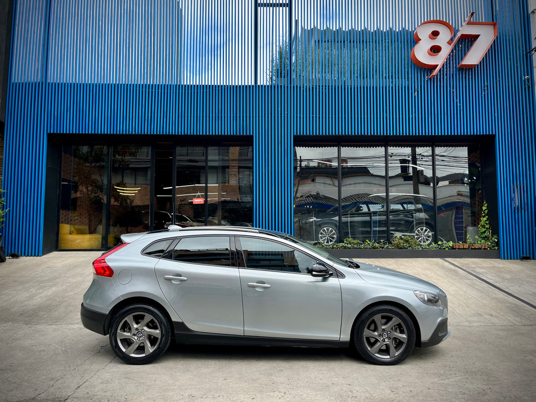 VOLVO V40 T5-AWD CROSS COUNTRY