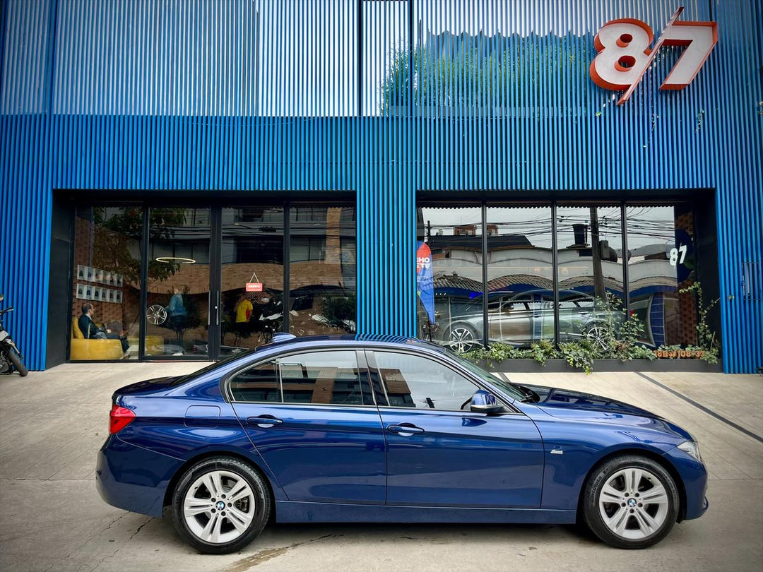 BMW 320i