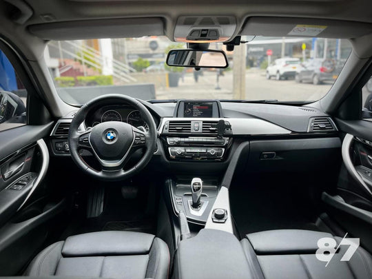 BMW 320i
