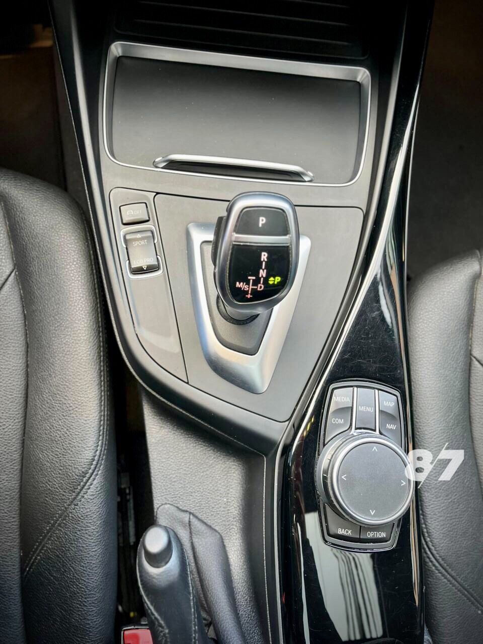 BMW 120i CONNECT