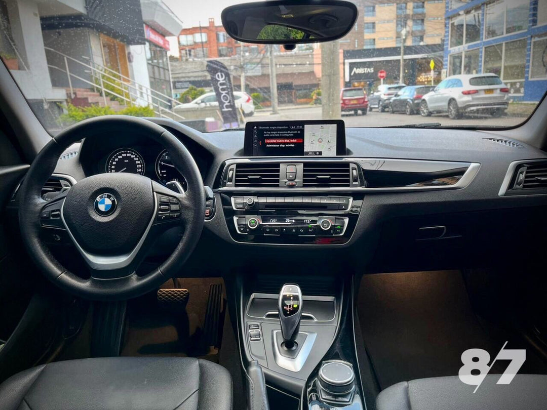 BMW 120i CONNECT