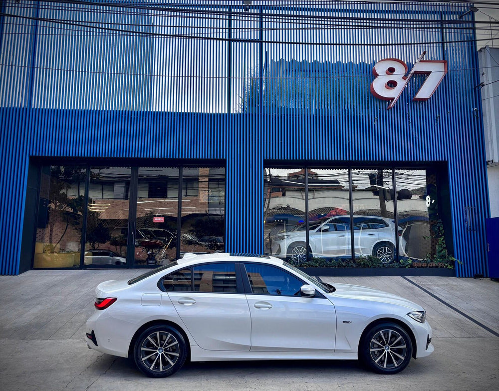 BMW 330E PLUG-IN HYBRID