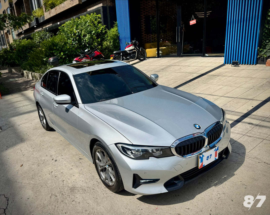 BMW 330i