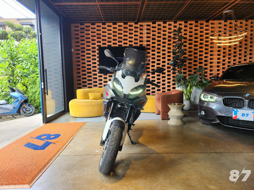 BMW F900XR